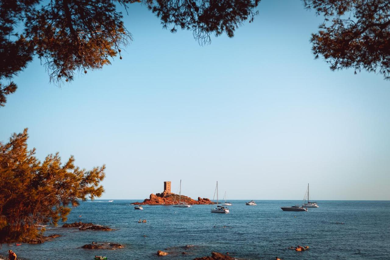 Plage A 200 Metres. Vue Mer Et Esterel ! Renove Apartment Saint-Raphael  Luaran gambar